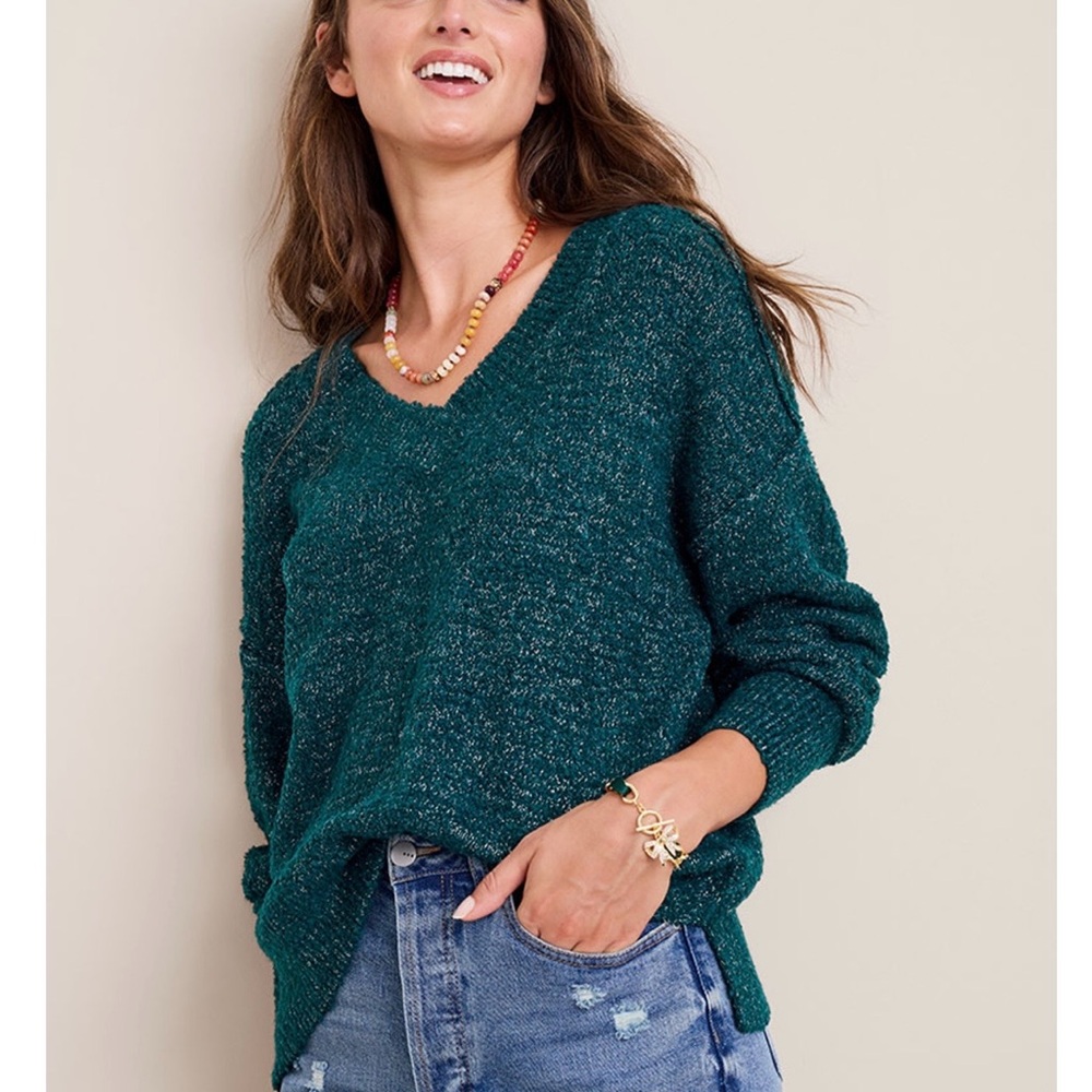 Francesca's Collections Deep Green V-Neck Sweater